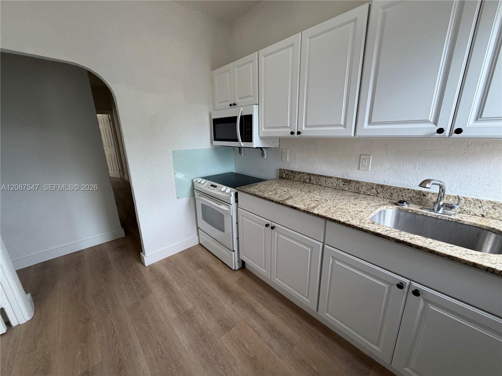 1429 SW 3rd Street 4 — photo 2