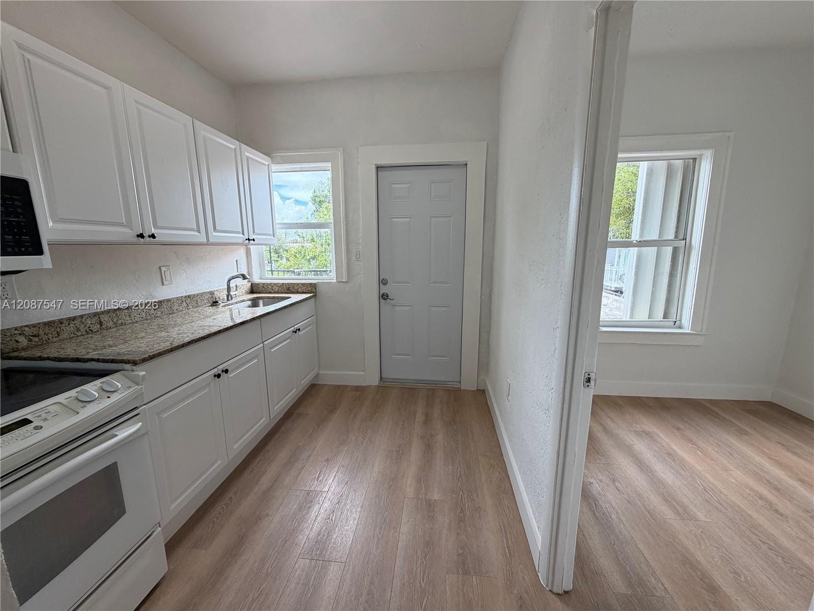 1429 SW 3rd Street 4 — photo 3