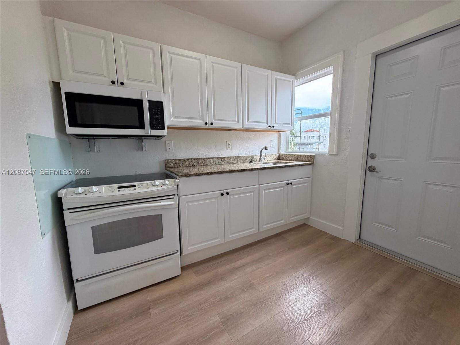 1429 SW 3rd Street 4 — photo 5