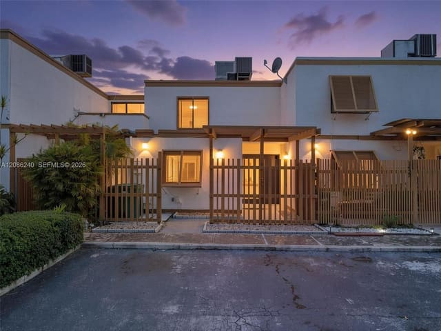 1424 SW 131st Place Circle E, Miami, FL 33184