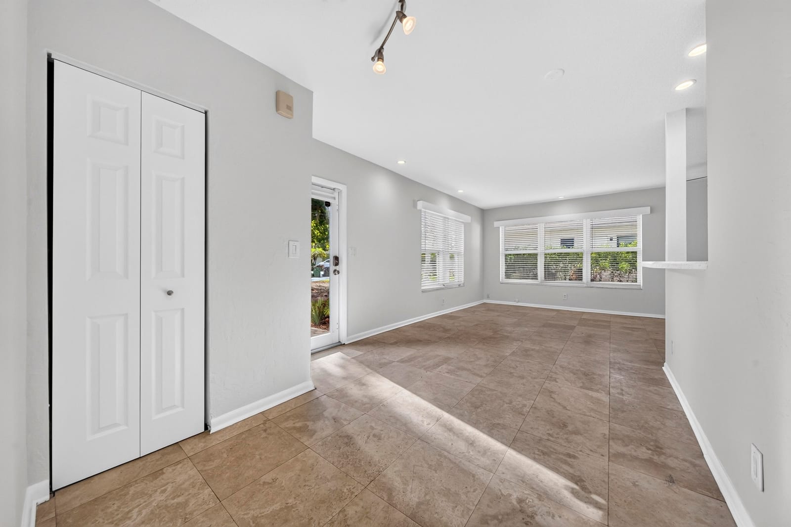 1605 NE 16th Avenue — photo 5