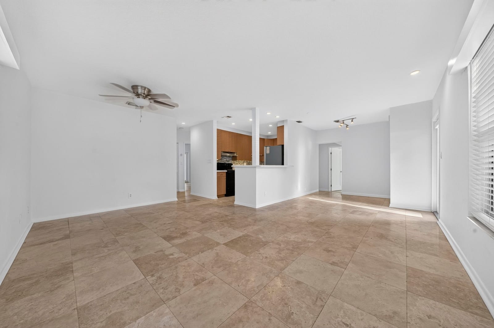 1605 NE 16th Avenue — photo 8