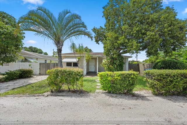711 E COAST Avenue, Lantana, FL 33462