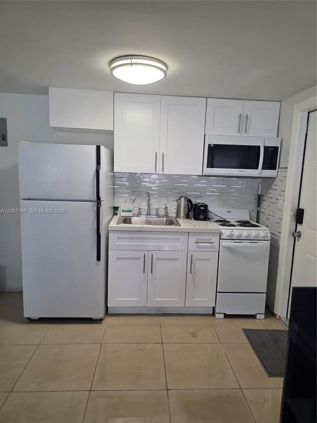 5712 Hollywood Boulevard 1, Hollywood, FL 33021