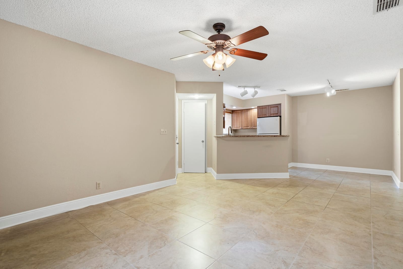 3350 PINEWALK Drive N 1411 — photo 3