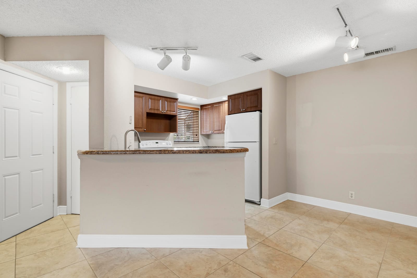3350 PINEWALK Drive N 1411 — photo 6