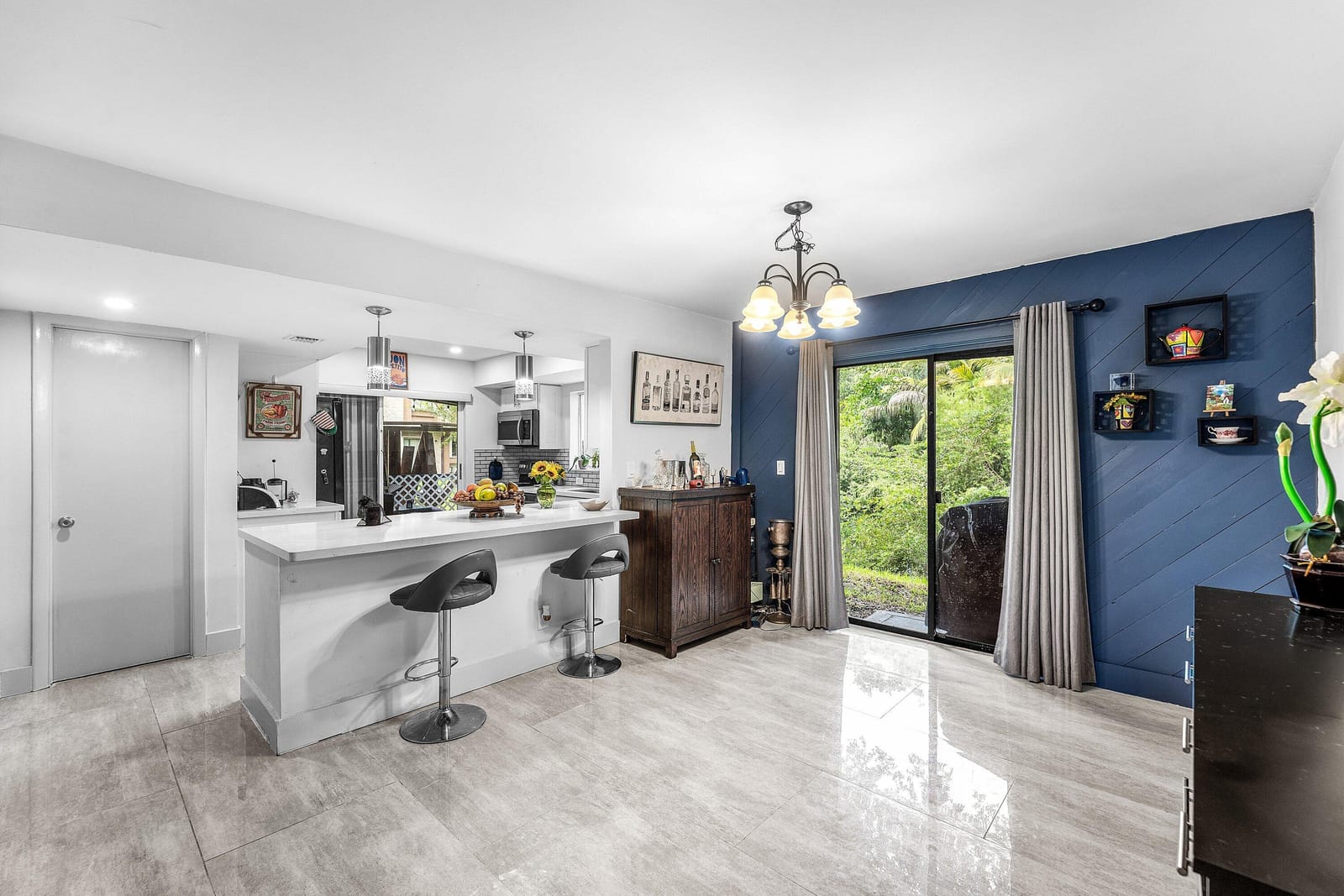 209 Wimbledon Lakes Drive, Plantation, FL 33324 photo 2