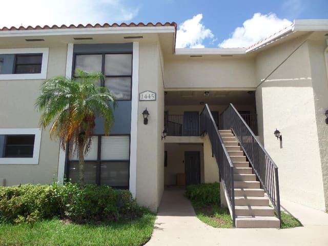1445 LAKE CRYSTAL Drive F, West Palm Beach, FL 33411