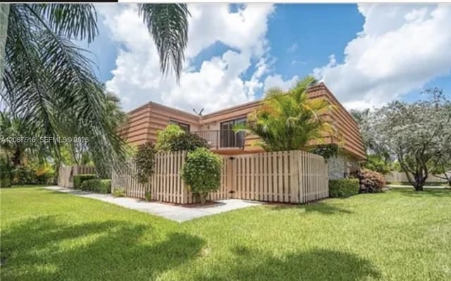 11006 N Harmony Lake Circle, Davie, FL 33324