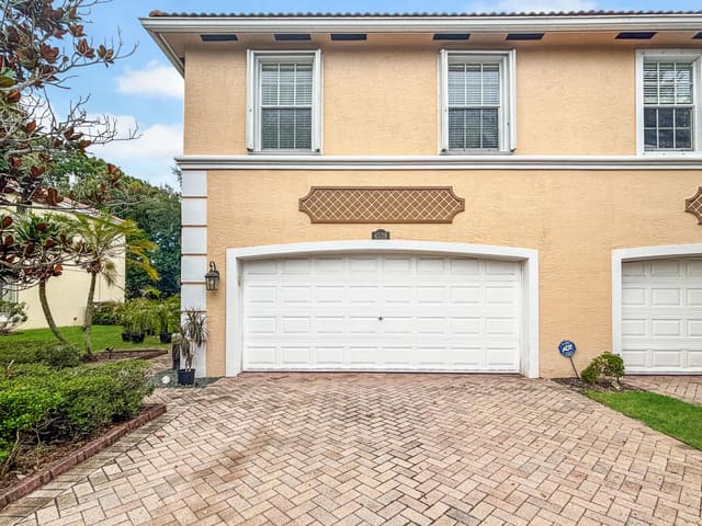 4528 Thornwood Circle, West Palm Beach, FL 33418