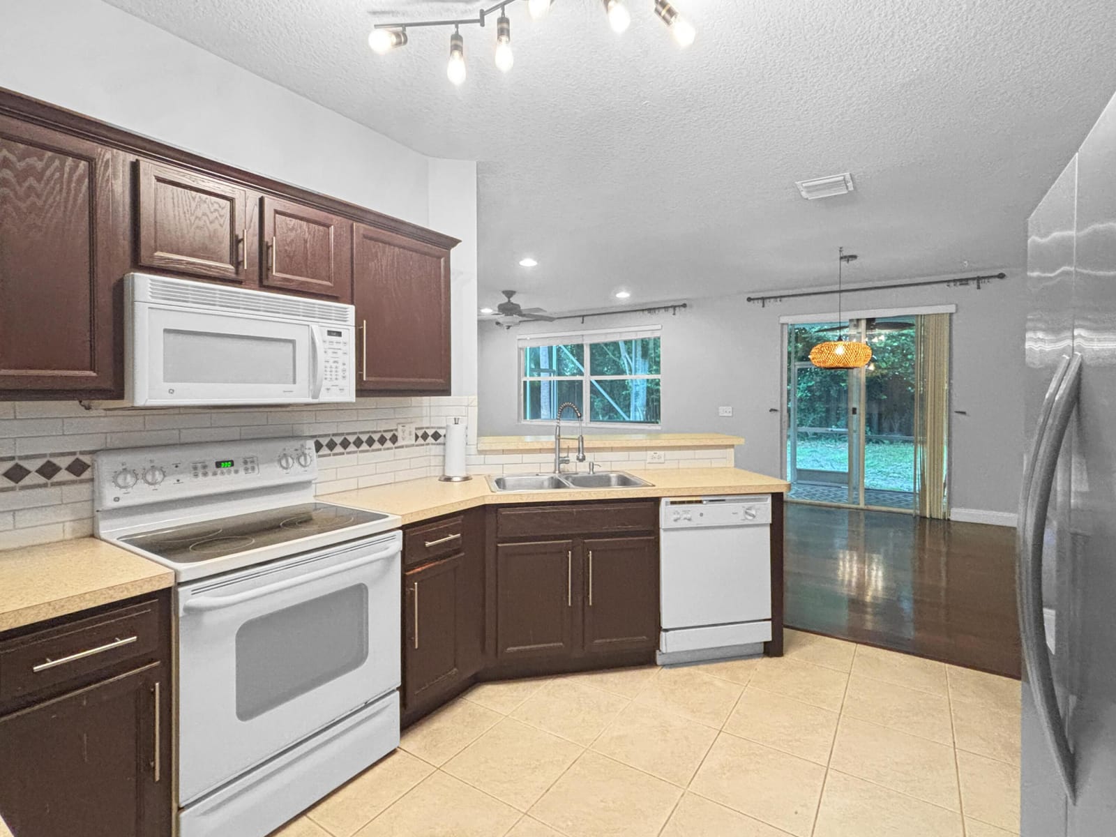 4528 Thornwood Circle — photo 8