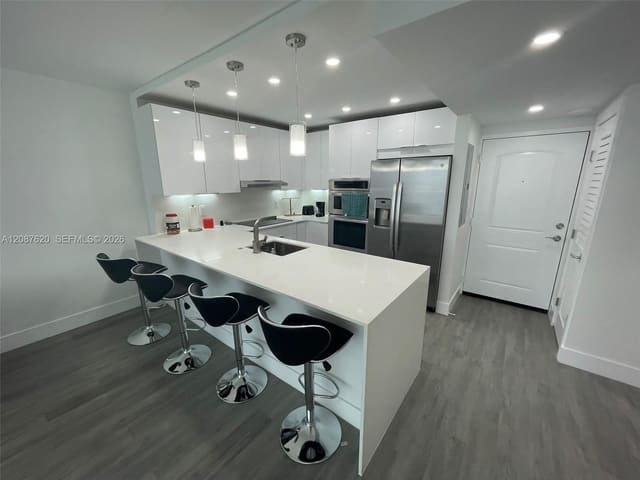 100 Bayview Drive 1123, Sunny Isles Beach, FL 33160