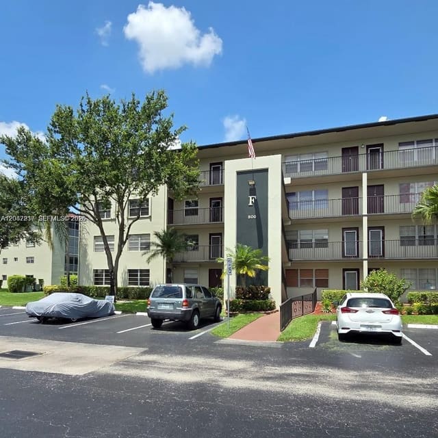 800 SW 131st Avenue 301F, Pembroke Pines, FL 33027