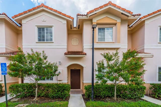 8870 N Isles Circle, Woodland Villas 1st, Tamarac, FL