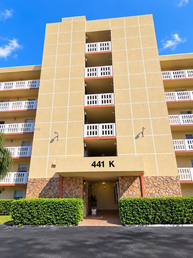 441 SE 3rd Street 408, Dania Beach, FL 33004