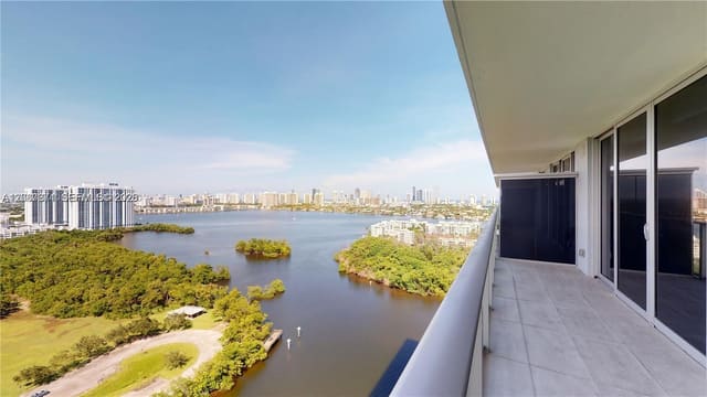 16385 Biscayne Boulevard 2104, North Miami Beach, FL 33160