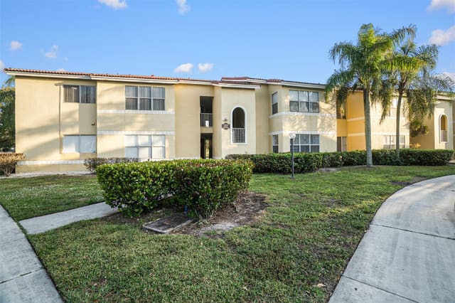 12730 VISTA ISLES Drive 821, Sunrise, FL 33325