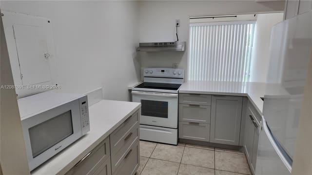 200 177th Drive 308, Sunny Isles Beach, FL 33160