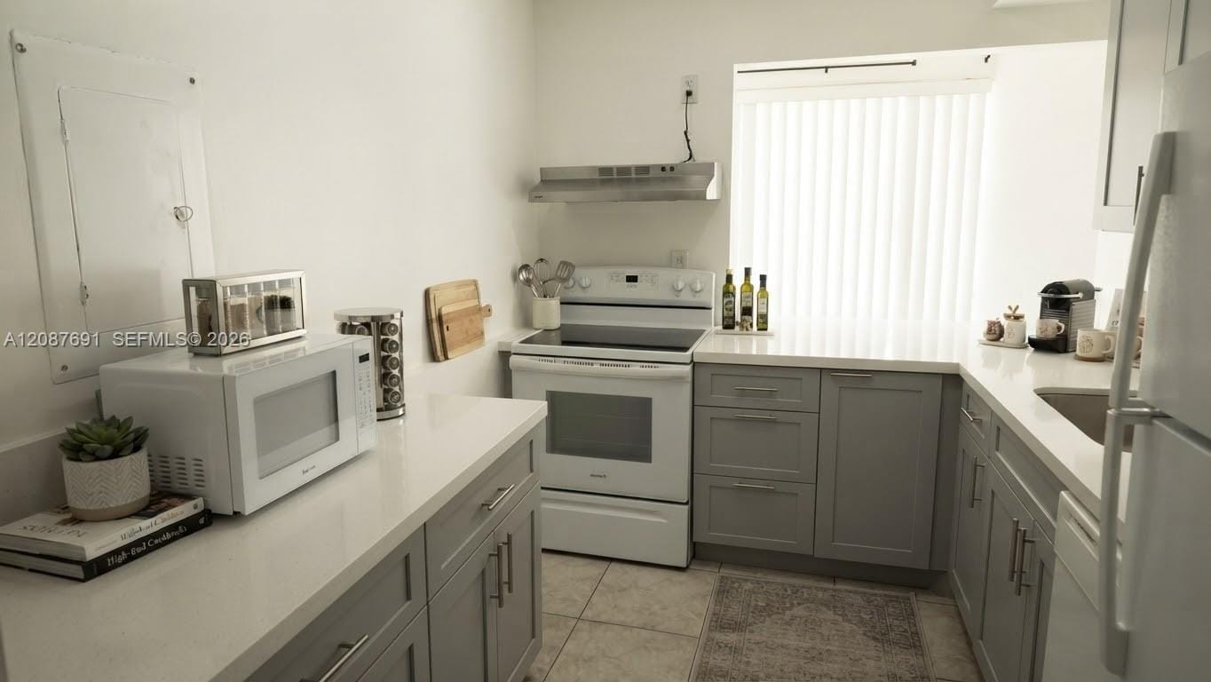 200 177th Drive 308, Sunny Isles Beach, FL 33160 photo 3
