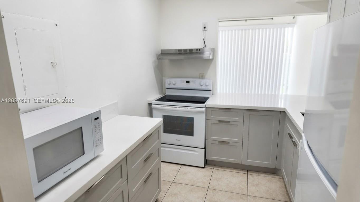 200 177th Drive 308, Sunny Isles Beach, FL 33160 photo 4