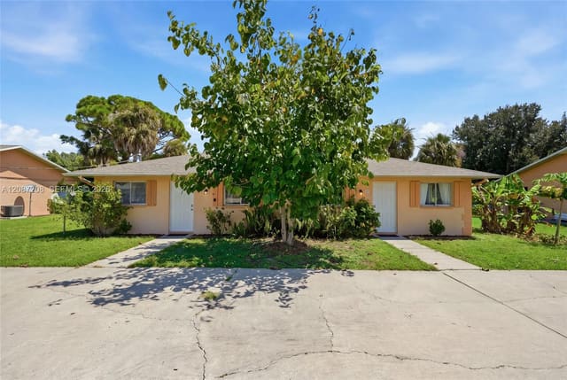 607 SE 24th Avenue, Cape Coral, FL 33990