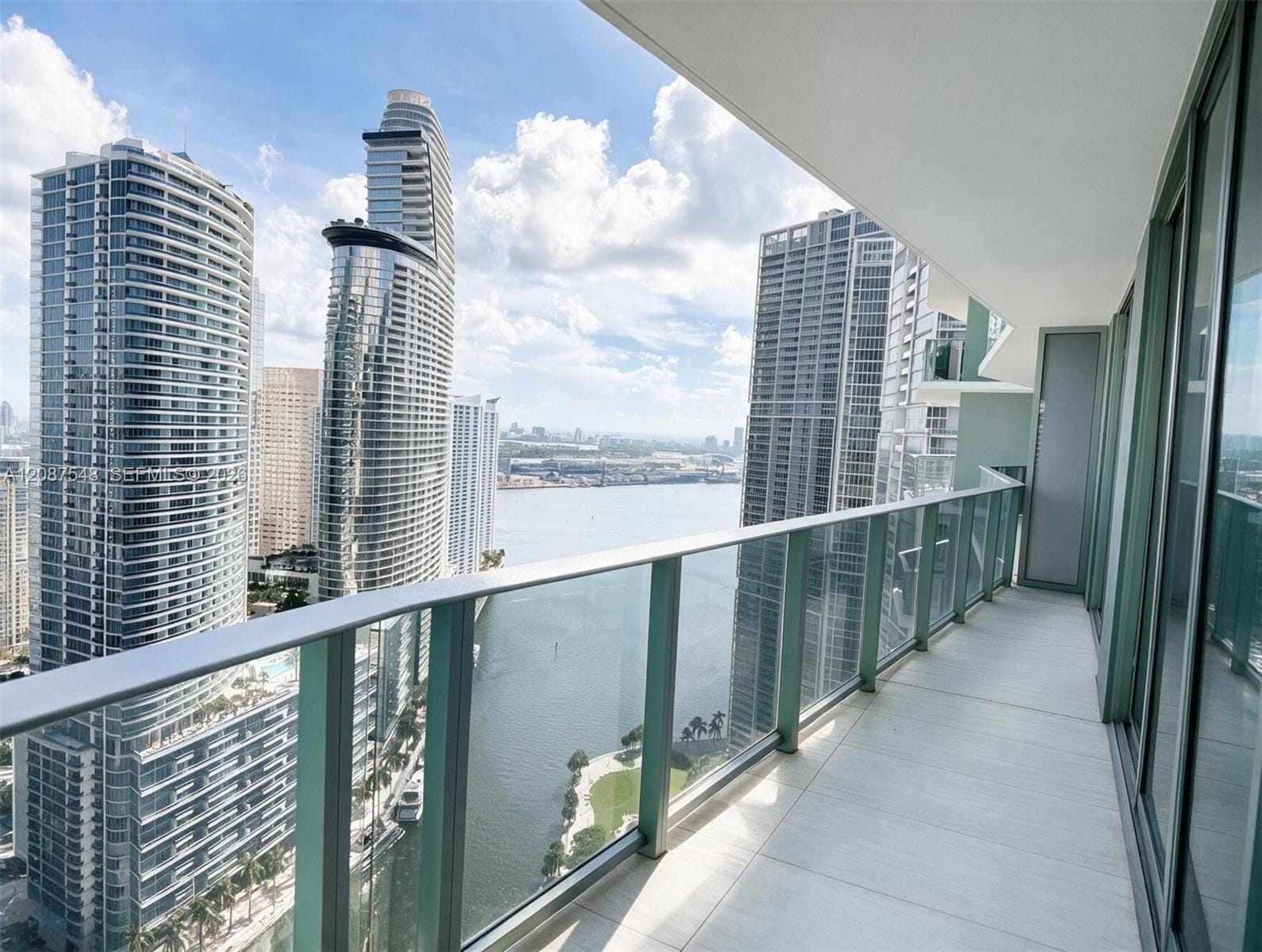 77 SE 5th Street 4003, Miami, FL 33131 photo 2