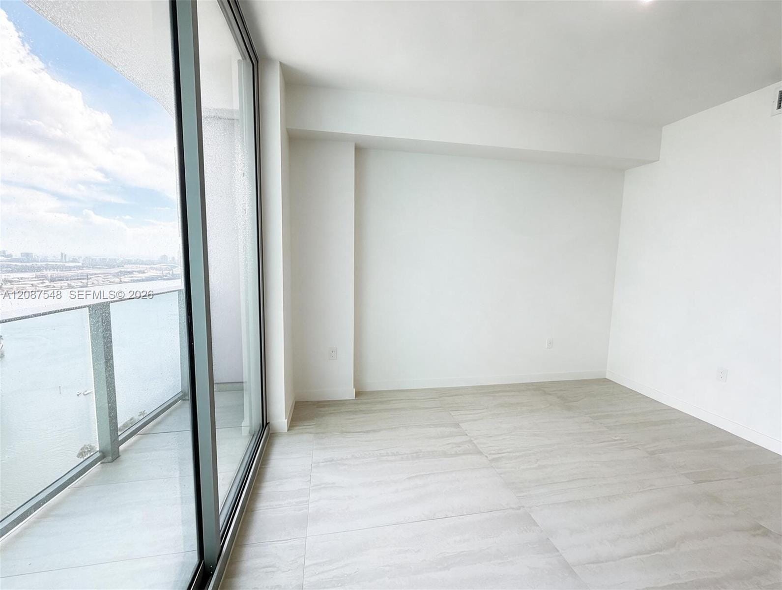 77 SE 5th Street 4003, Miami, FL 33131 photo 11