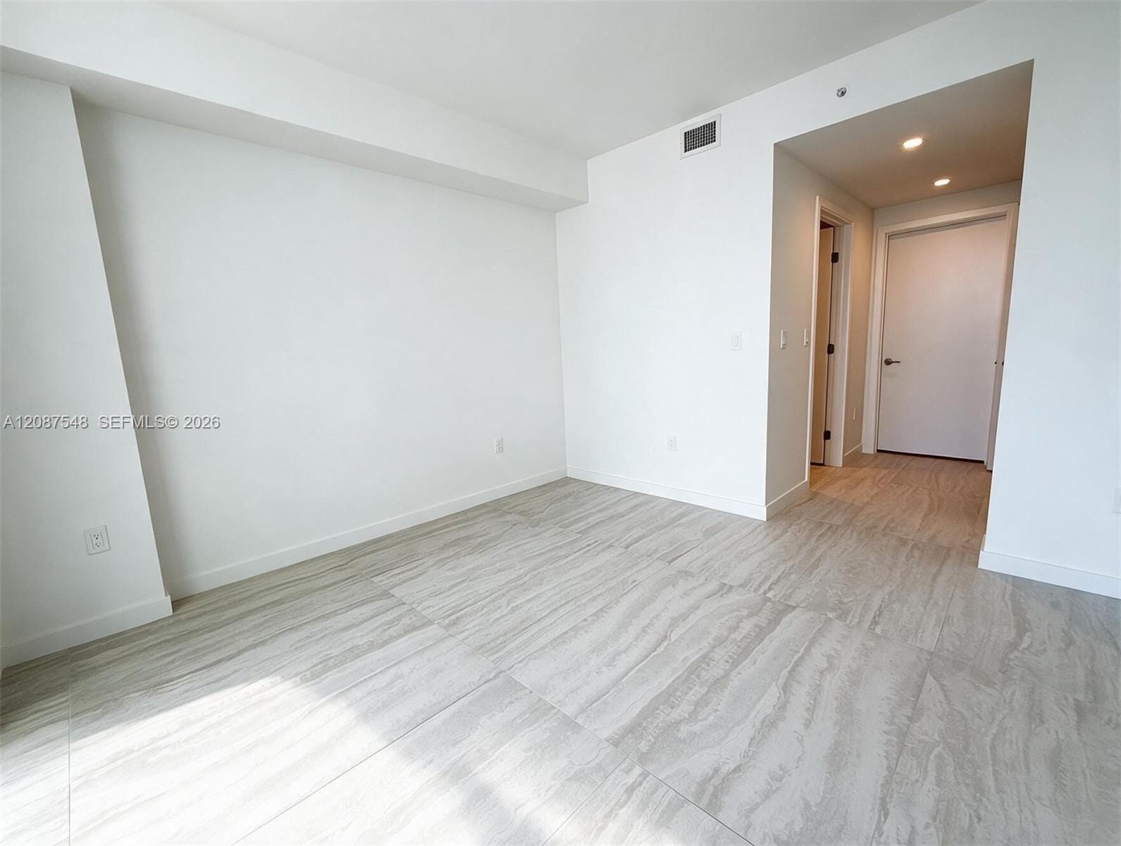 77 SE 5th Street 4003, Miami, FL 33131 photo 12