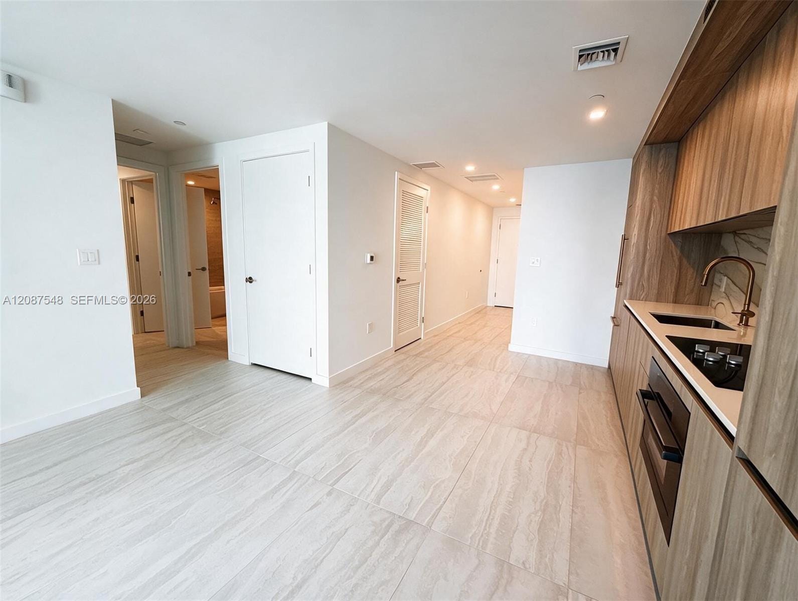 77 SE 5th Street 4003, Miami, FL 33131 photo 6