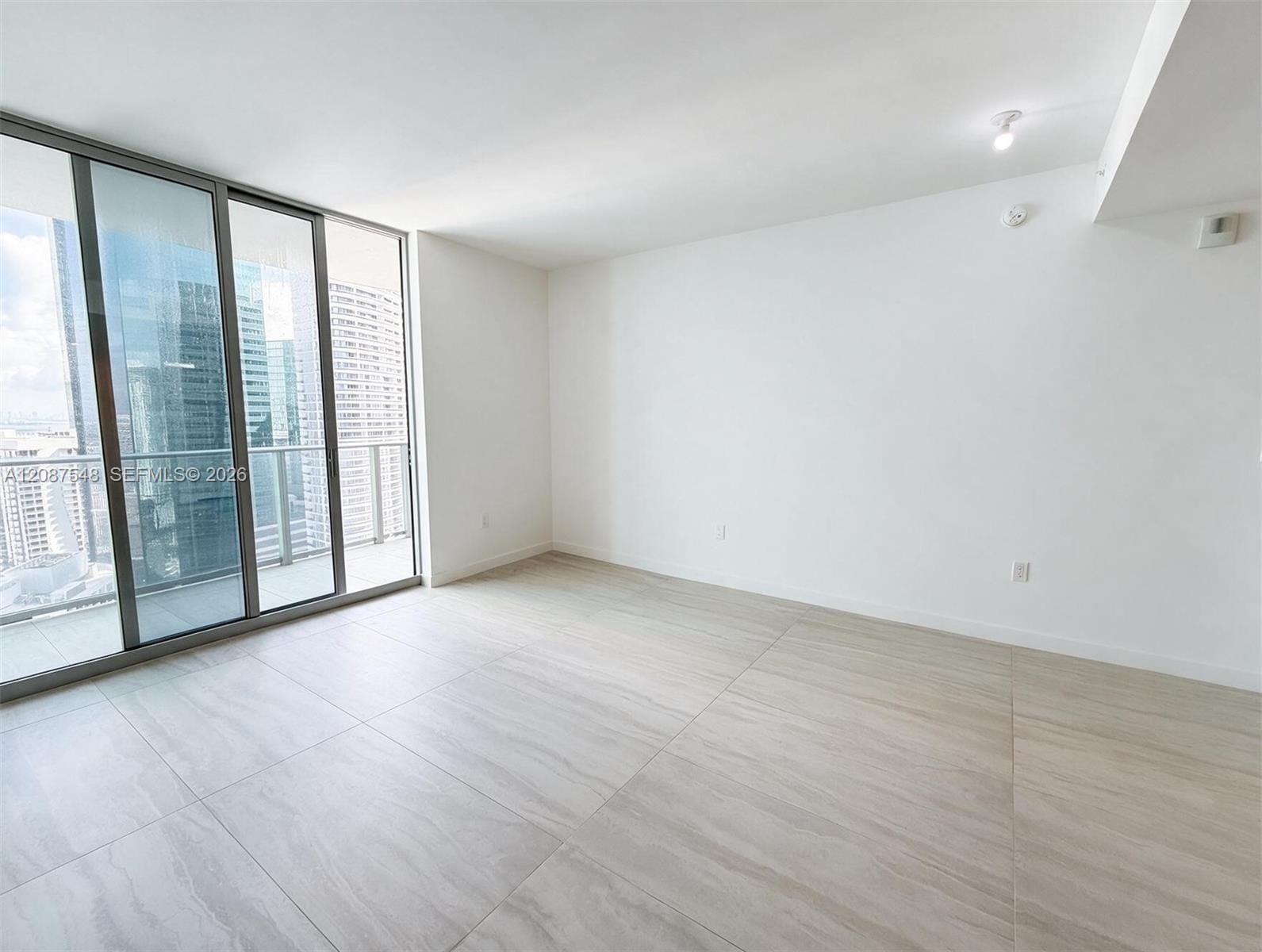 77 SE 5th Street 4003, Miami, FL 33131 photo 9