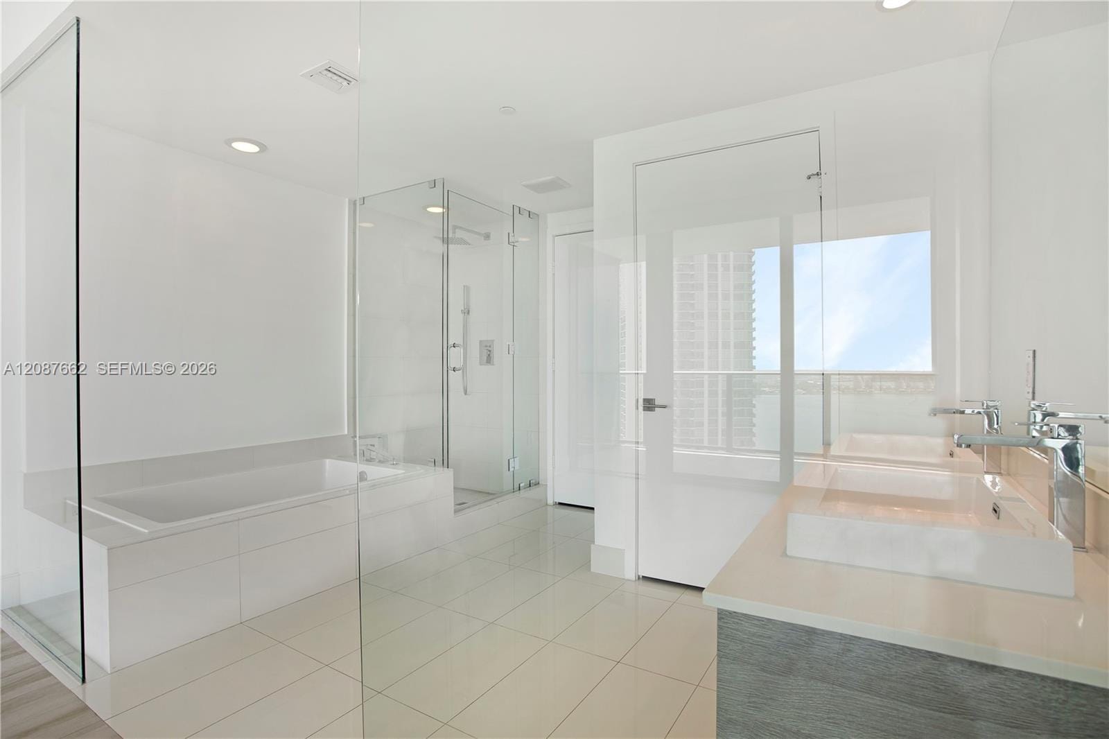 650 NE 32nd Street 2802 — photo 11