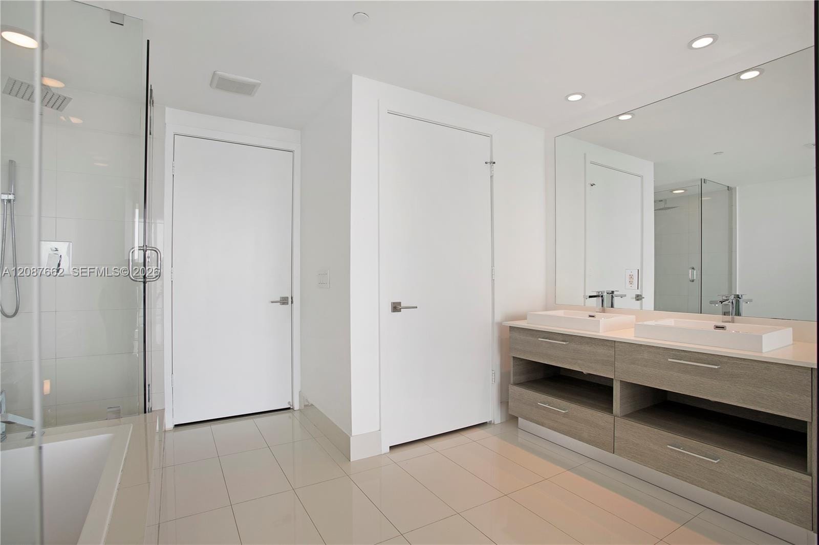 650 NE 32nd Street 2802 — photo 10