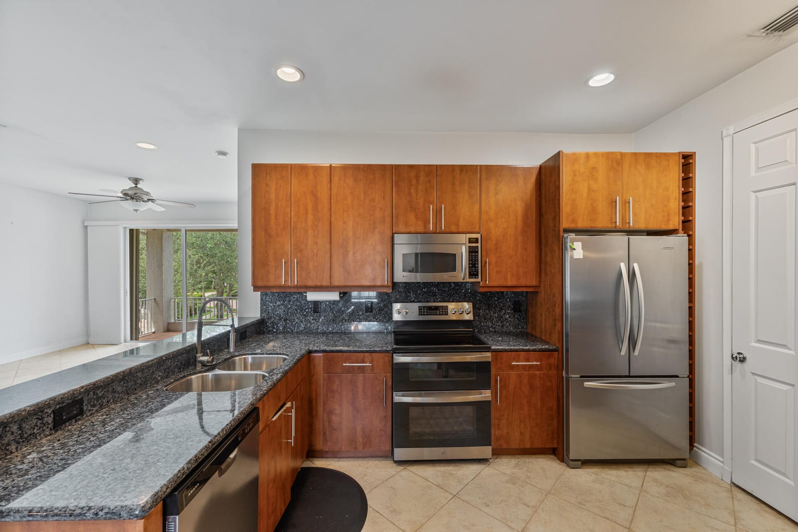 6380 BELLA Circle 905, Boynton Beach, FL 33437 photo 10