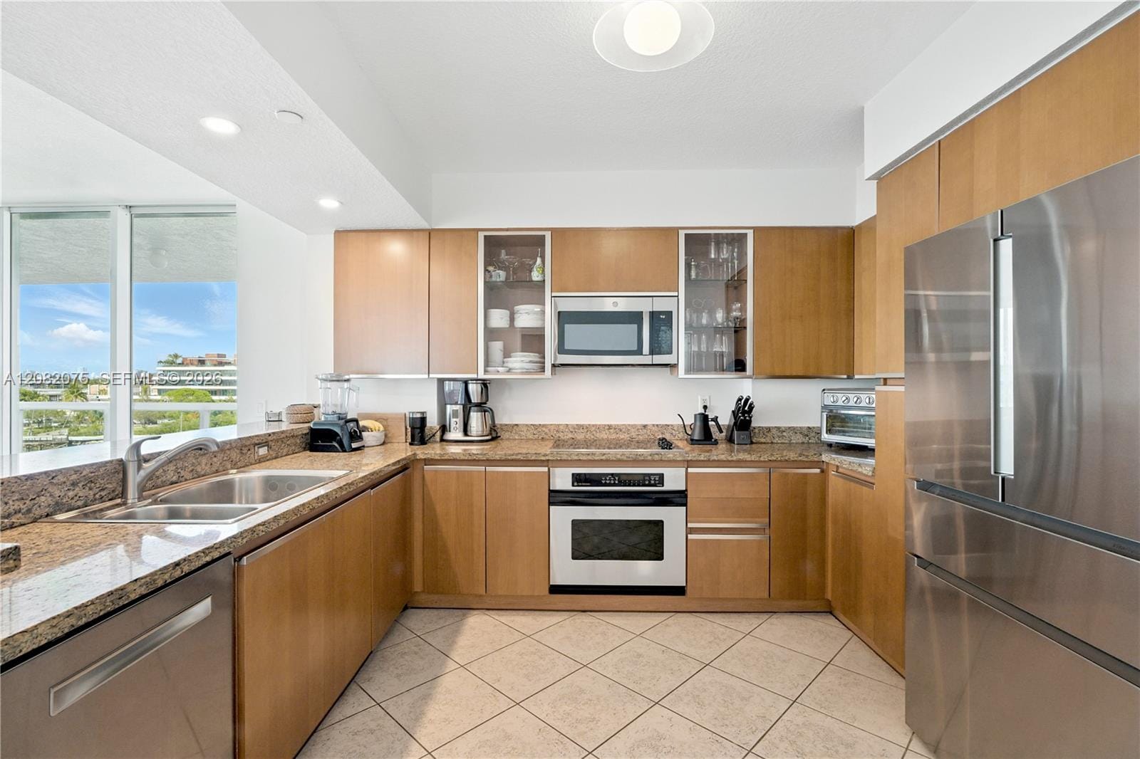 10 Venetian Way 604 — photo 5
