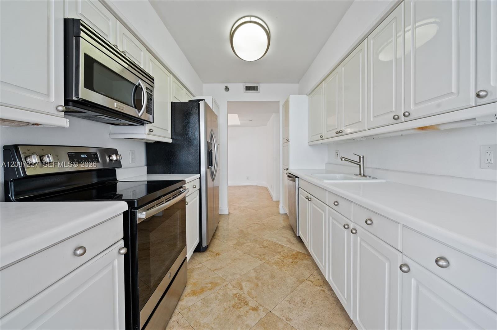 3640 Yacht Club Drive 1807 — photo 9