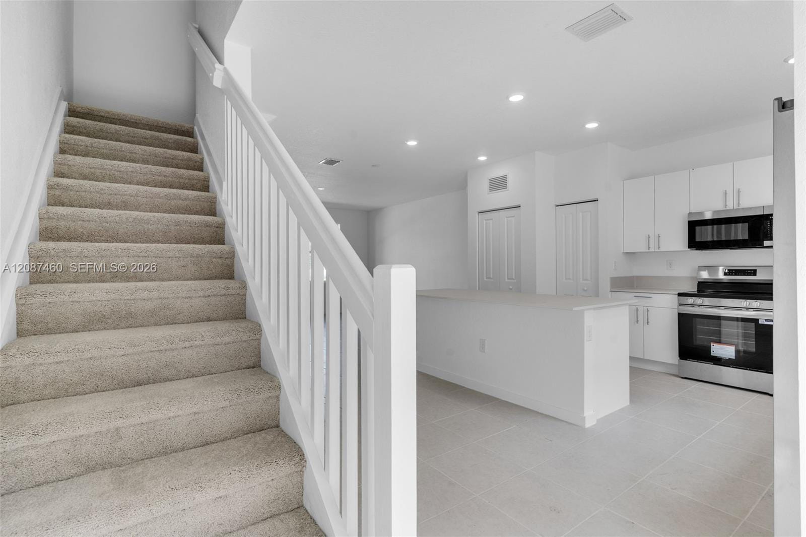 1081 SE 3rd Street — photo 4