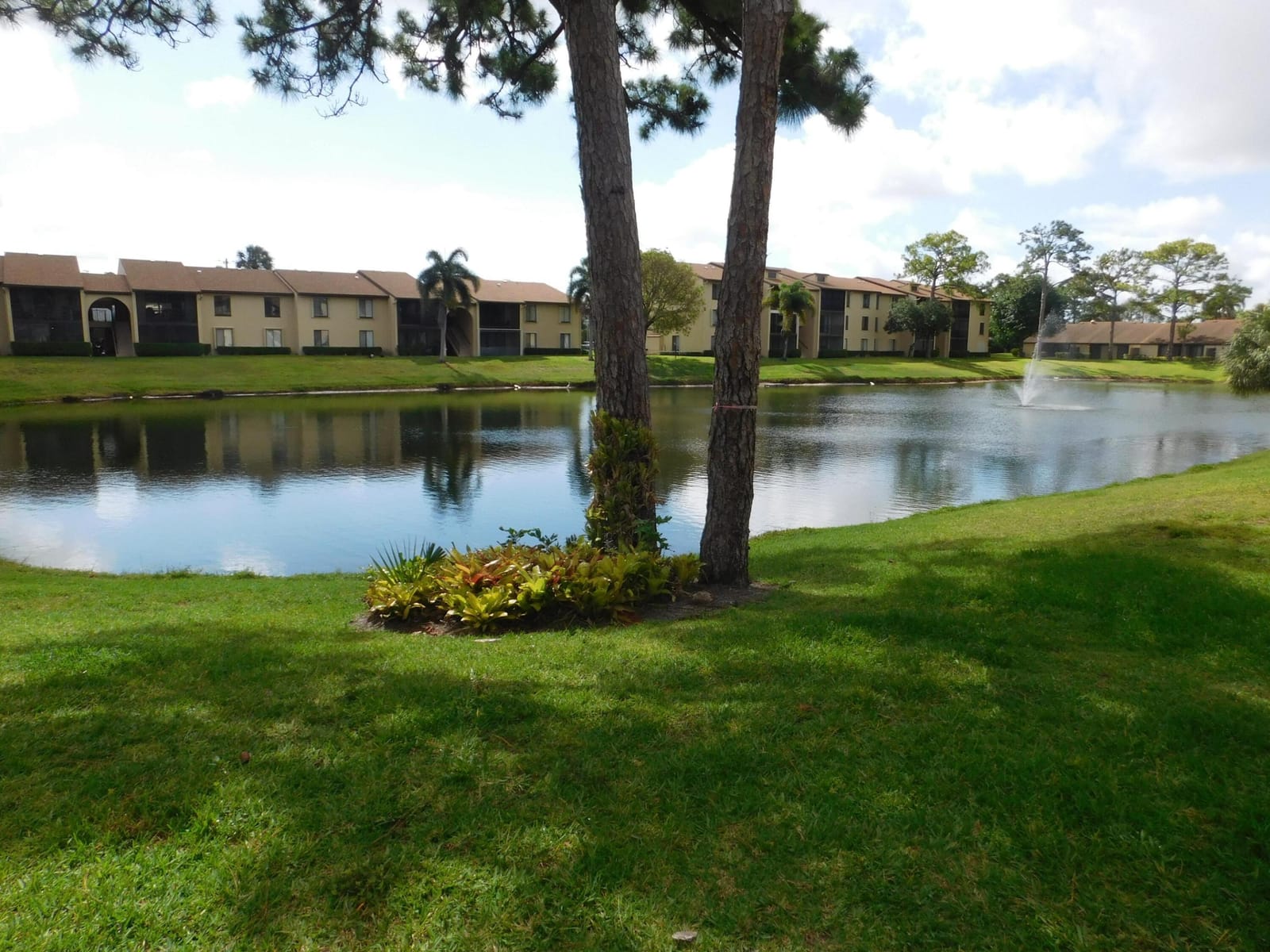 627 SEA PINE Way A2, Greenacres, FL 33415 photo 3
