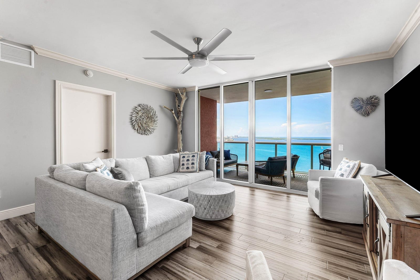 2650 Lake Shore Drive 2102 — photo 5