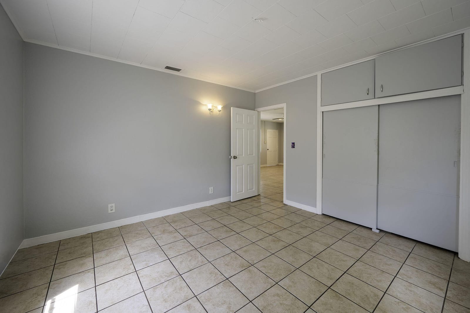 5136 Studio Drive, Zephyrhills, FL 33542 photo 14