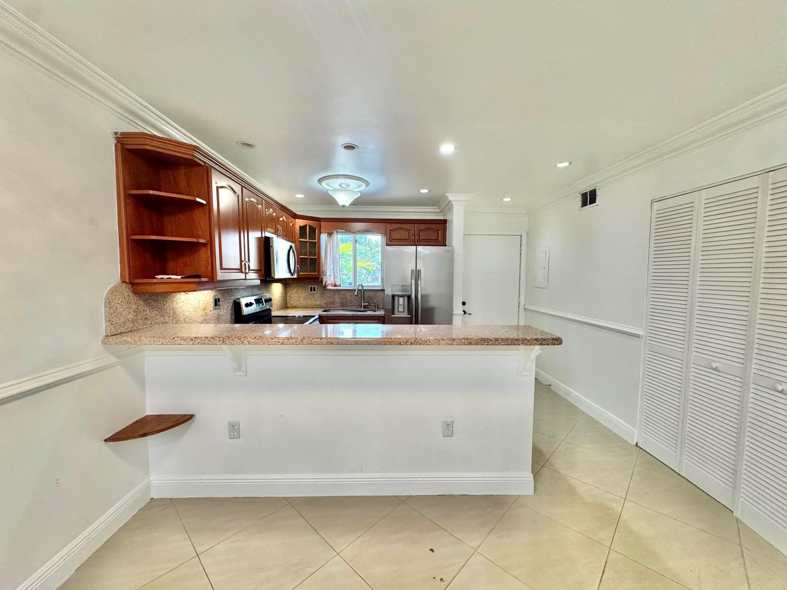6074 FOREST HILL Boulevard 107, West Palm Beach, FL 33415 photo 3