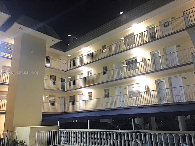 427 Santander Avenue 202, Coral Gables, FL 33134