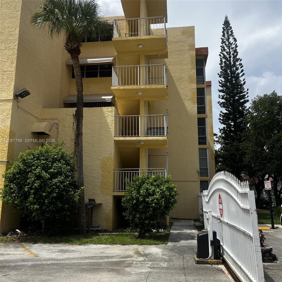 200 172nd Street 504, Sunny Isles Beach, FL 33160 photo 4