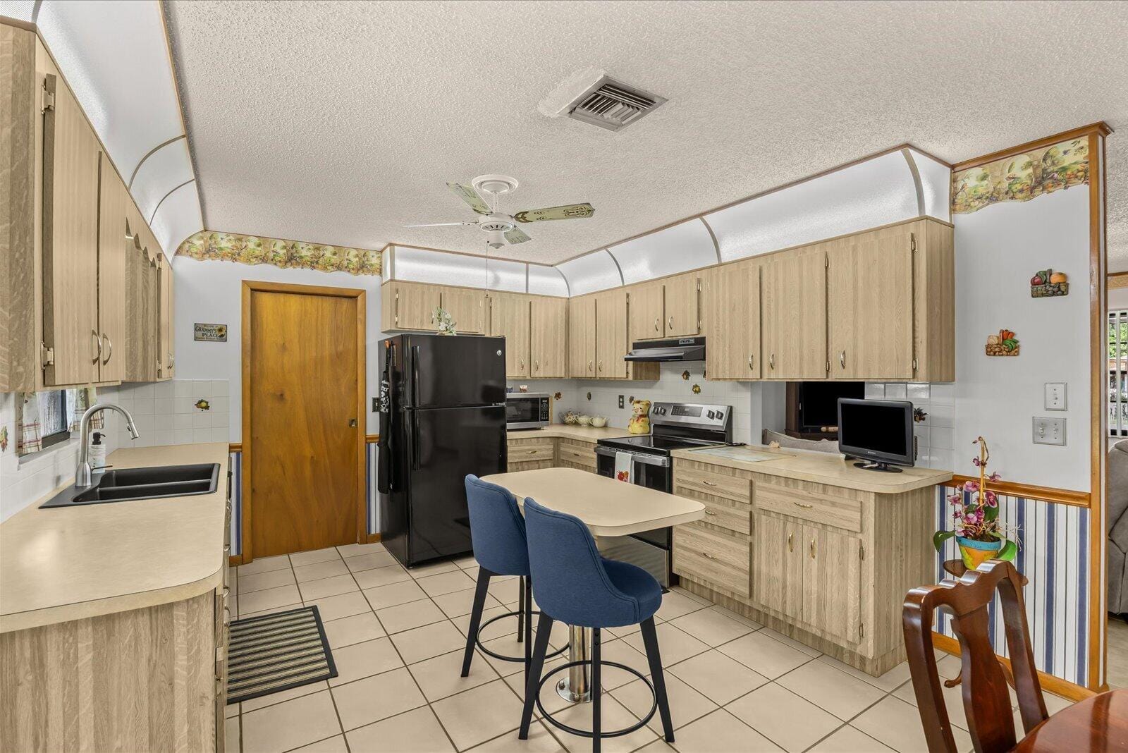 351 BAYSINGER Avenue, Fort Pierce, FL 34982 photo 6