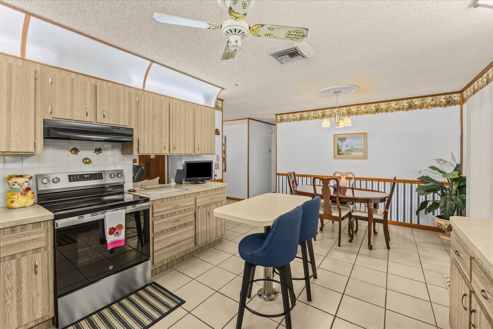 351 BAYSINGER Avenue, Fort Pierce, FL 34982 photo 7