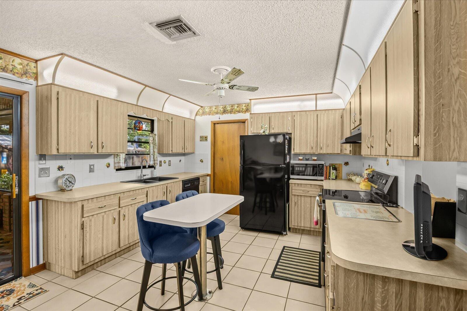 351 BAYSINGER Avenue, Fort Pierce, FL 34982 photo 8