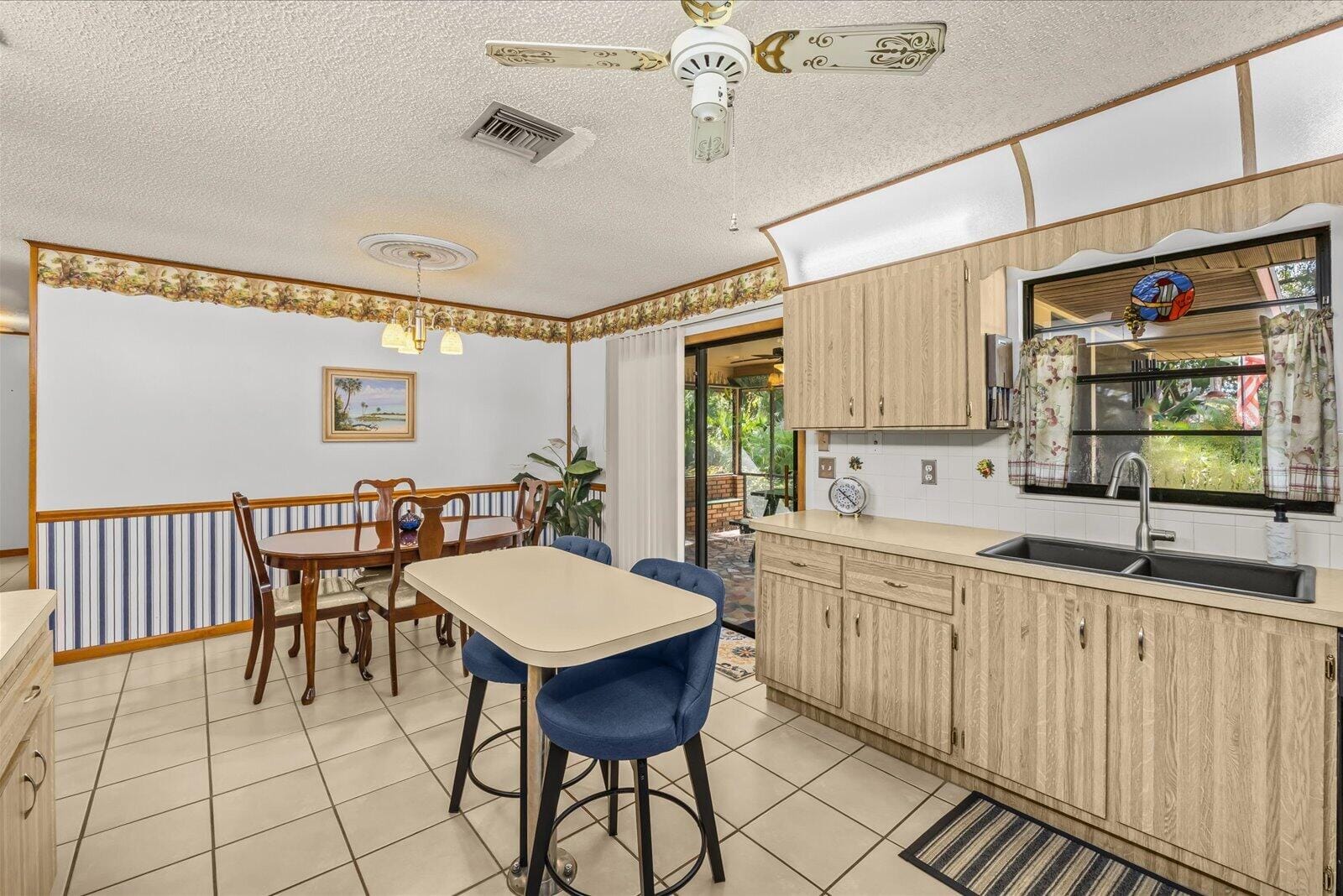 351 BAYSINGER Avenue, Fort Pierce, FL 34982 photo 9