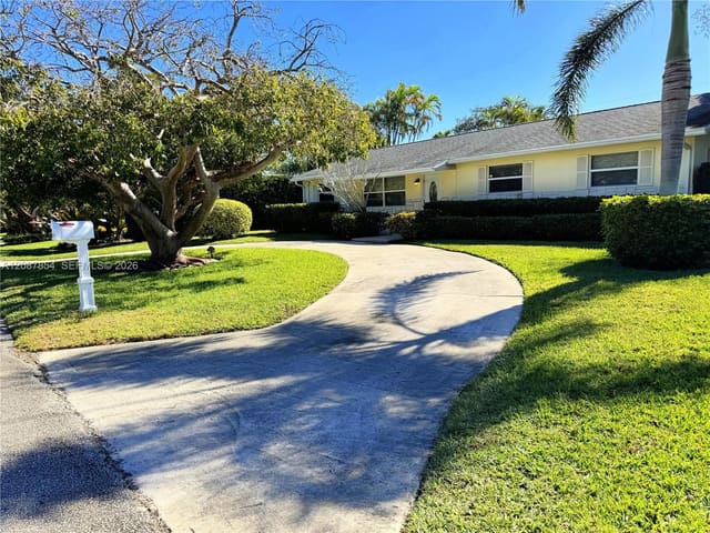 2448 Holly Lane ., Palm Beach Gardens, FL 33410