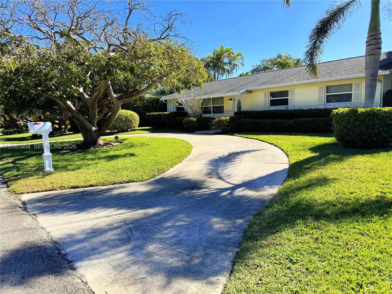 2448 Holly Lane . — photo 1