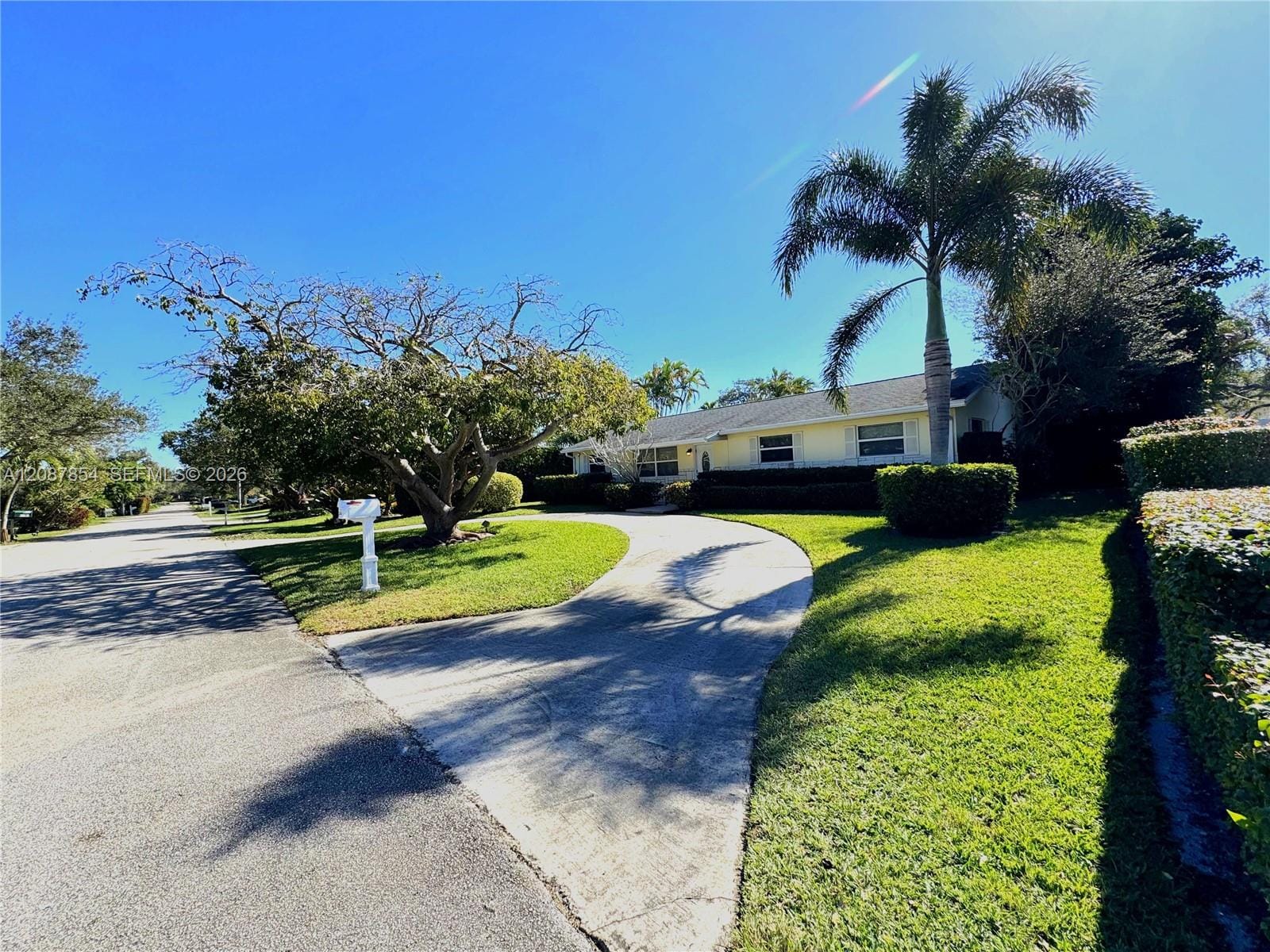 2448 Holly Lane . — photo 2