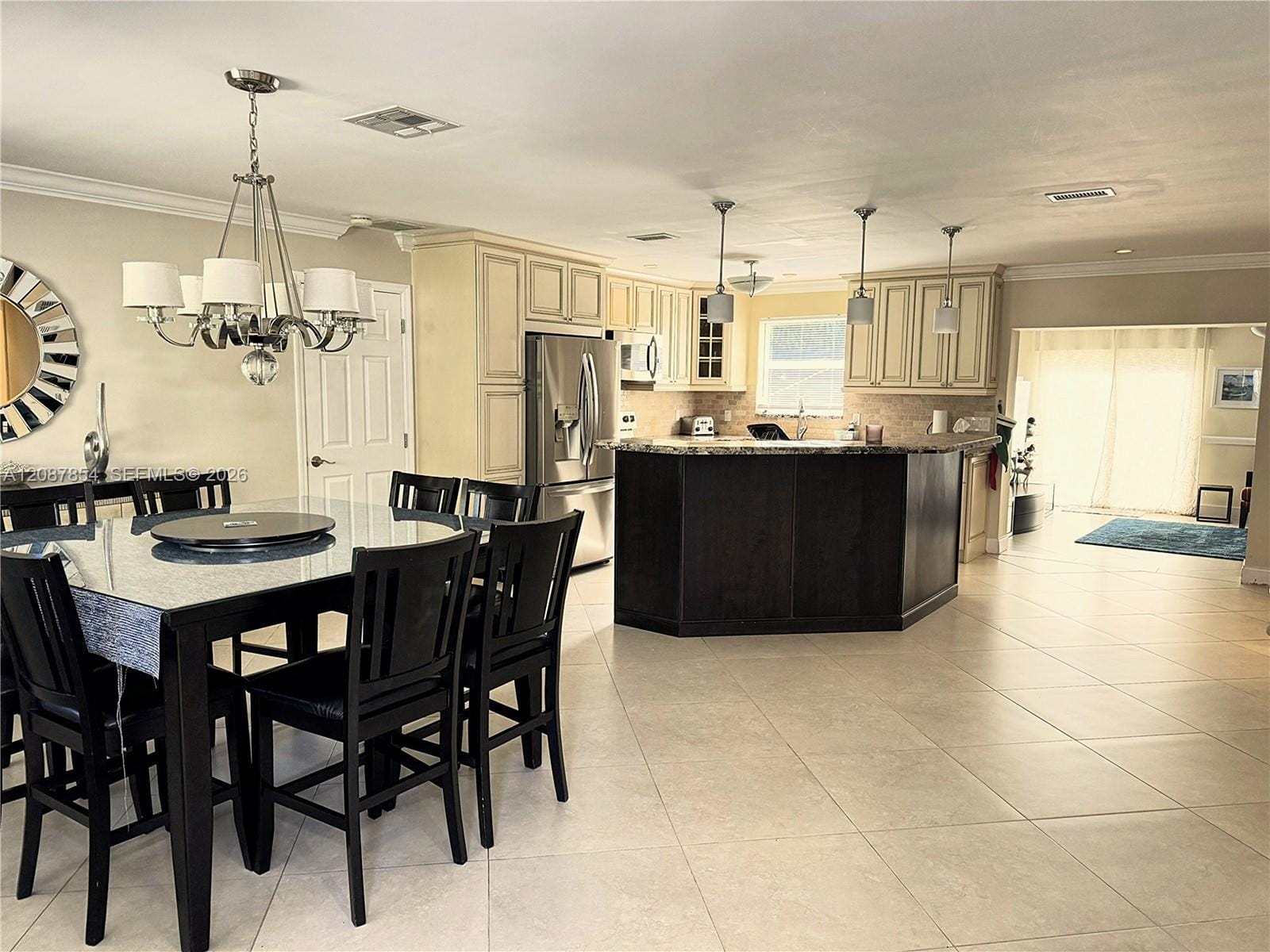 2448 Holly Lane . — photo 3